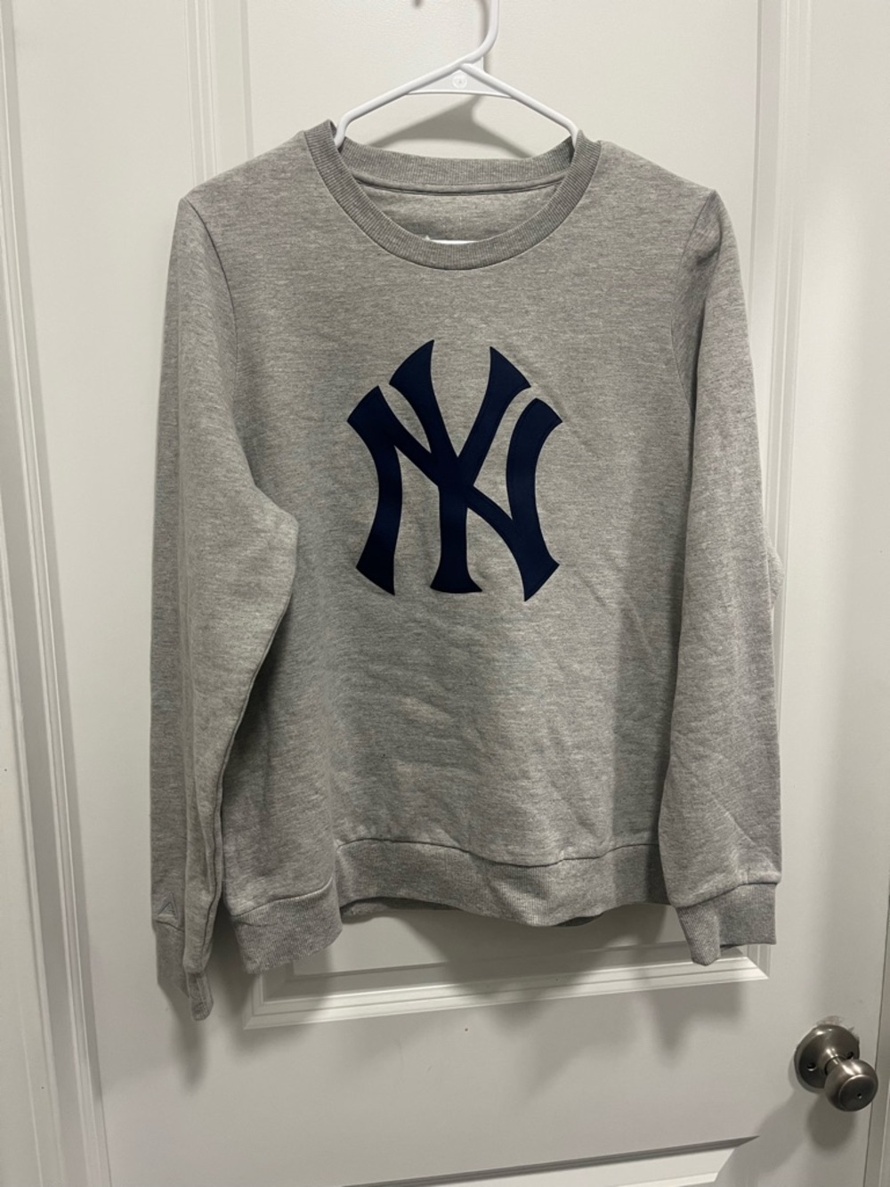 New York Yankees Antigua Crew Neck Sweatshirt Gray With Navy Logo Size Large EUC
